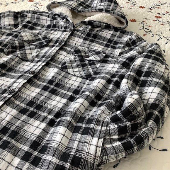 Hooded Sherpa Lined Flannel - Picture 2 of 7
